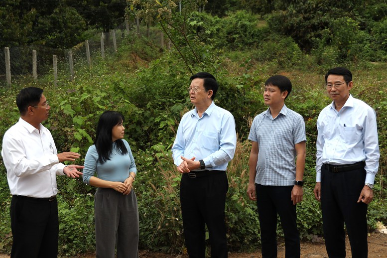 Phó Thủ tướng Mai Văn Chính kiểm tra các công trình trọng điểm của 3 chương trình MTQG tại huyện Khánh Sơn, Khánh Hòa