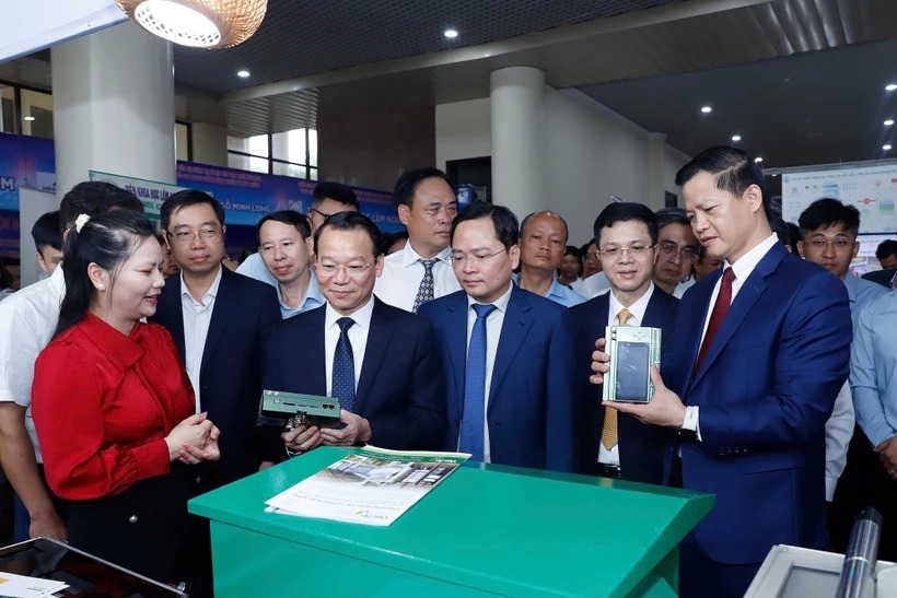 Đổi mới mô hình phát triển: Cần thu hút người tài, tăng đặt hàng nghiên cứu