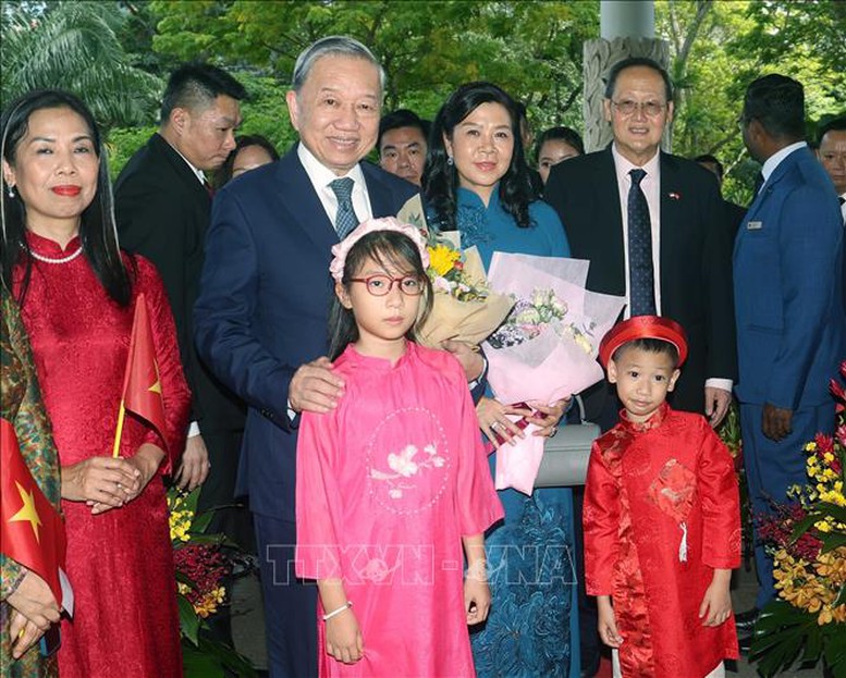  Chính trị Tổng Bí thư Tô Lâm và Phu nhân bắt đầu thăm chính thức Cộng hòa Singapore