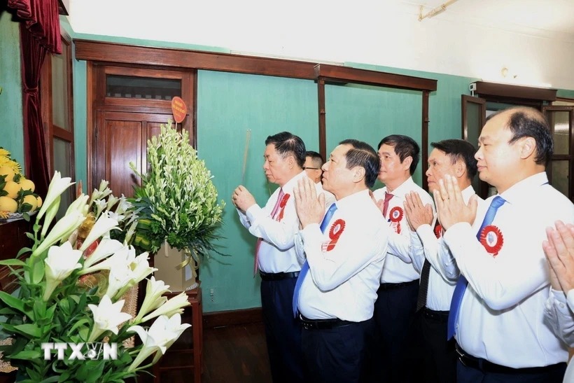 Lễ báo công dâng Bác nhân kỷ niệm 100 năm Ngày Báo chí Cách mạng Việt Nam