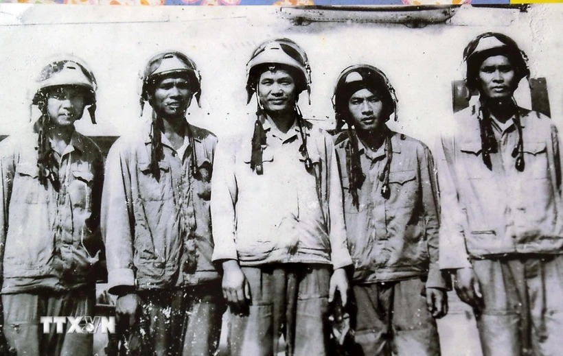 Những phi công anh hùng sống chết cho đất nước