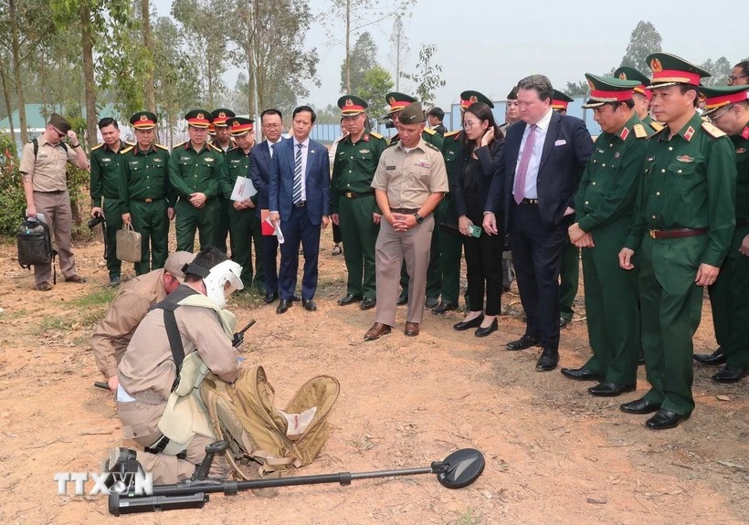 Mỹ giúp Việt Nam xây thao trường huấn luyện theo chuẩn hành động mìn quốc tế
