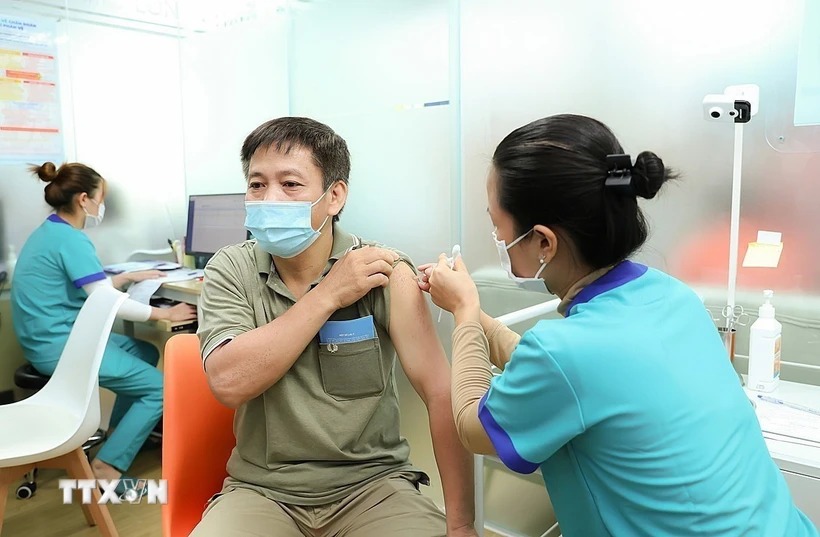 Người dân phòng cúm khi dự báo thời tiết nồm ẩm kéo dài