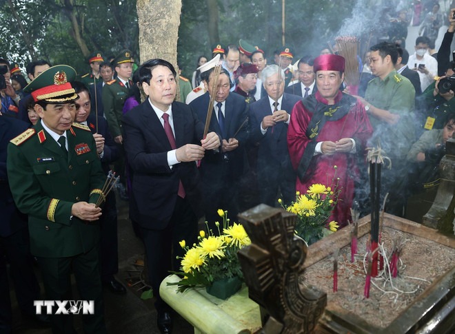 Chủ tịch nước Lương Cường dâng hương Giỗ Tổ Hùng Vương