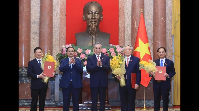 Tổng Bí thư, Chủ tịch nước Tô Lâm trao quyết định bổ nhiệm 3 Phó Thủ tướng và 2 Bộ trưởng