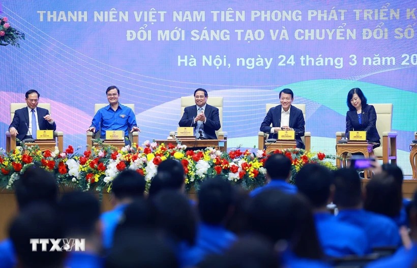 Thanh niên Việt Nam tập trung thực hiện 