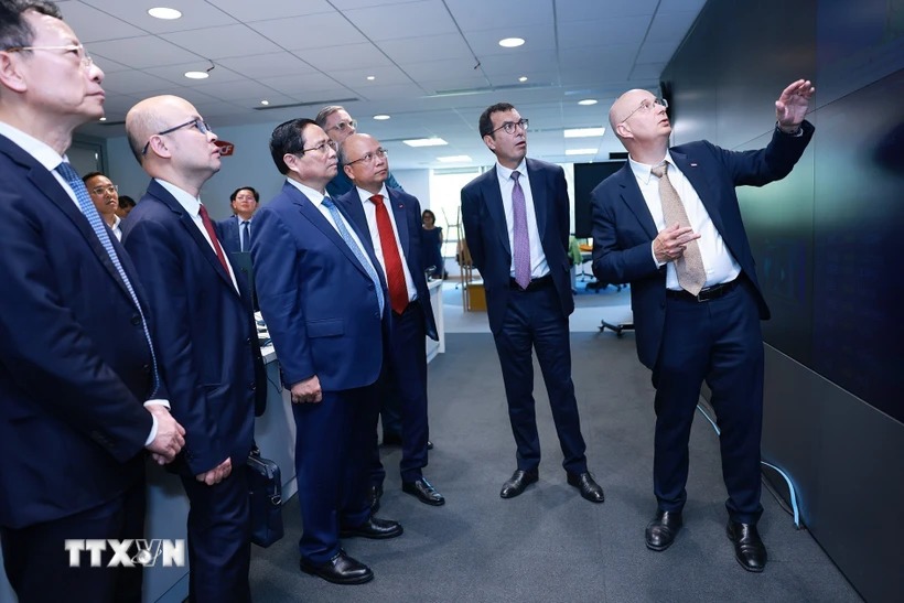 Thủ tướng đề nghị Pháp hỗ trợ Việt Nam phát triển công nghiệp đường sắt