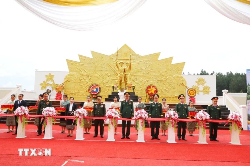 Tình đoàn kết đặc biệt Việt Nam-Lào mãi trường tồn