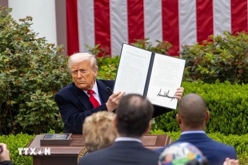 Tổng thống Donald Trump đưa ra tuyên bố về thời gian hoãn áp thuế