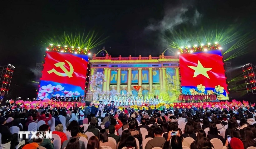 Xúc động chương trình nghệ thuật đặc biệt “95 năm - Ánh sáng soi đường”