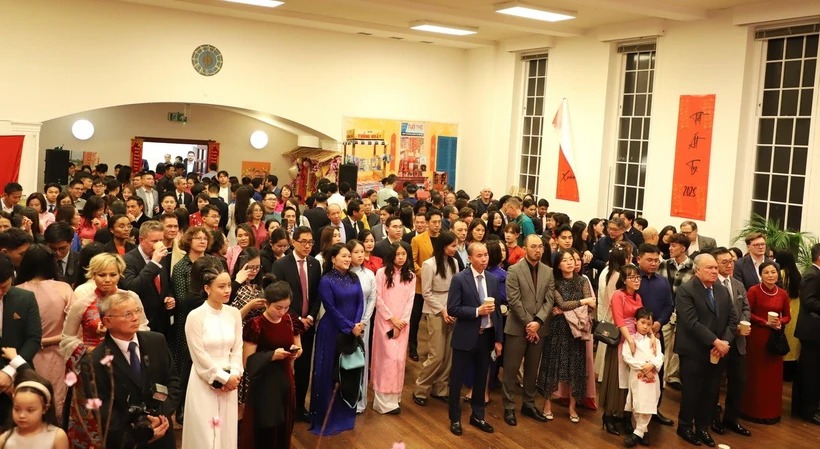 Xuân Ất Tỵ 2025: Hương vị quê hương lan tỏa trong lòng người Việt tại Anh