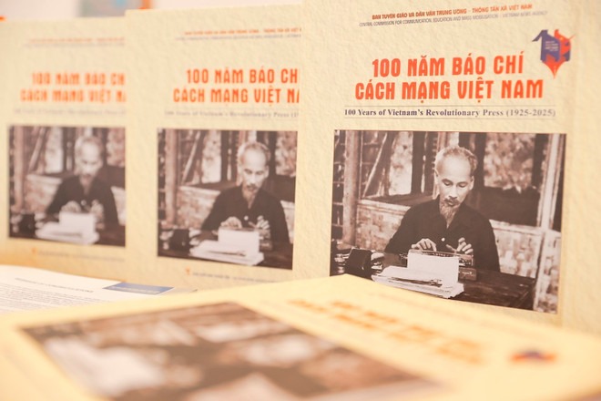 Ra mắt sách ảnh đầu tiên về 100 năm Báo chí Cách mạng Việt Nam