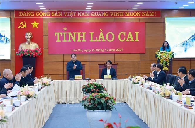Thủ tướng Phạm Minh Chính làm việc với Ban Thường vụ Tỉnh ủy Lào Cai