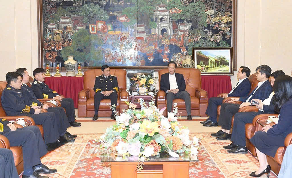 Thường trực Tỉnh ủy Hưng Yên tiếp và làm việc với Bộ Tư lệnh Vùng 1 Hải quân