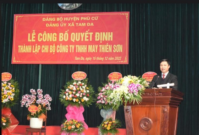 Công bố quyết định thành lập Chi bộ công ty THNH may Thiên Sơn trực thuộc Đảng uỷ xã Tam Đa