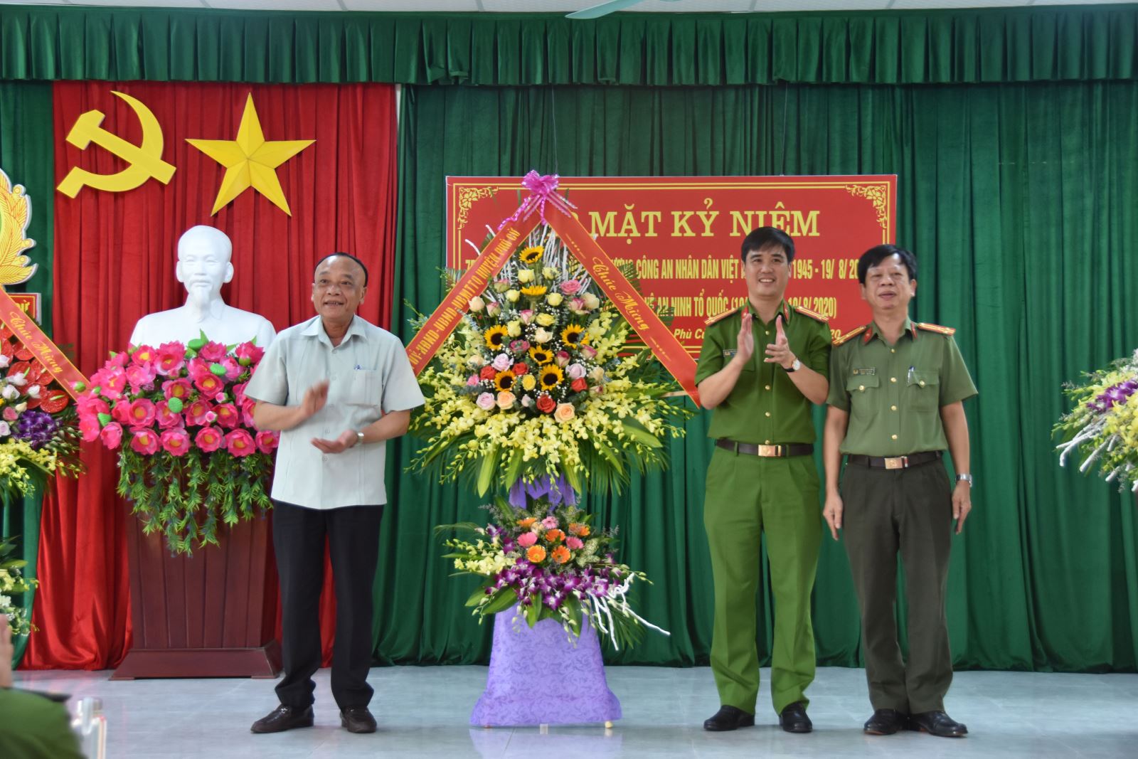 Gặp mặt kỷ niệm 75 năm ngày truyền thống lực lượng công an nhân dân Việt Nam 19/8/1945-19/8/2020. 15 năm ngày hội toàn dân bảo vệ an ninh tổ quốc 19/8/2005-19/8/2020