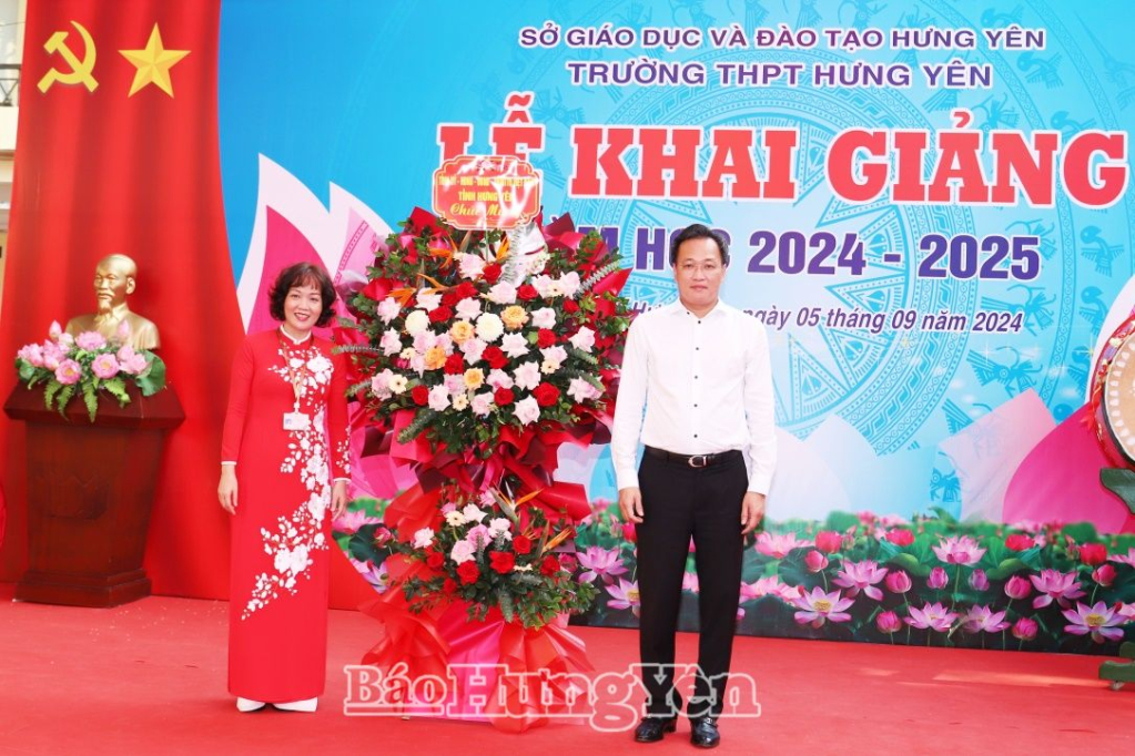 Các đồng chí lãnh đạo tỉnh dự khai giảng năm học 2024 – 2025